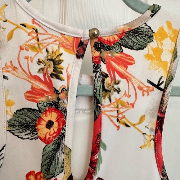 White floral dress - Picture 5 of 5